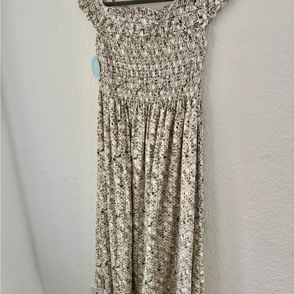 Hill House Dresses & Skirts - Hill House white vines cane Floral Smocked Dress - size L NWT